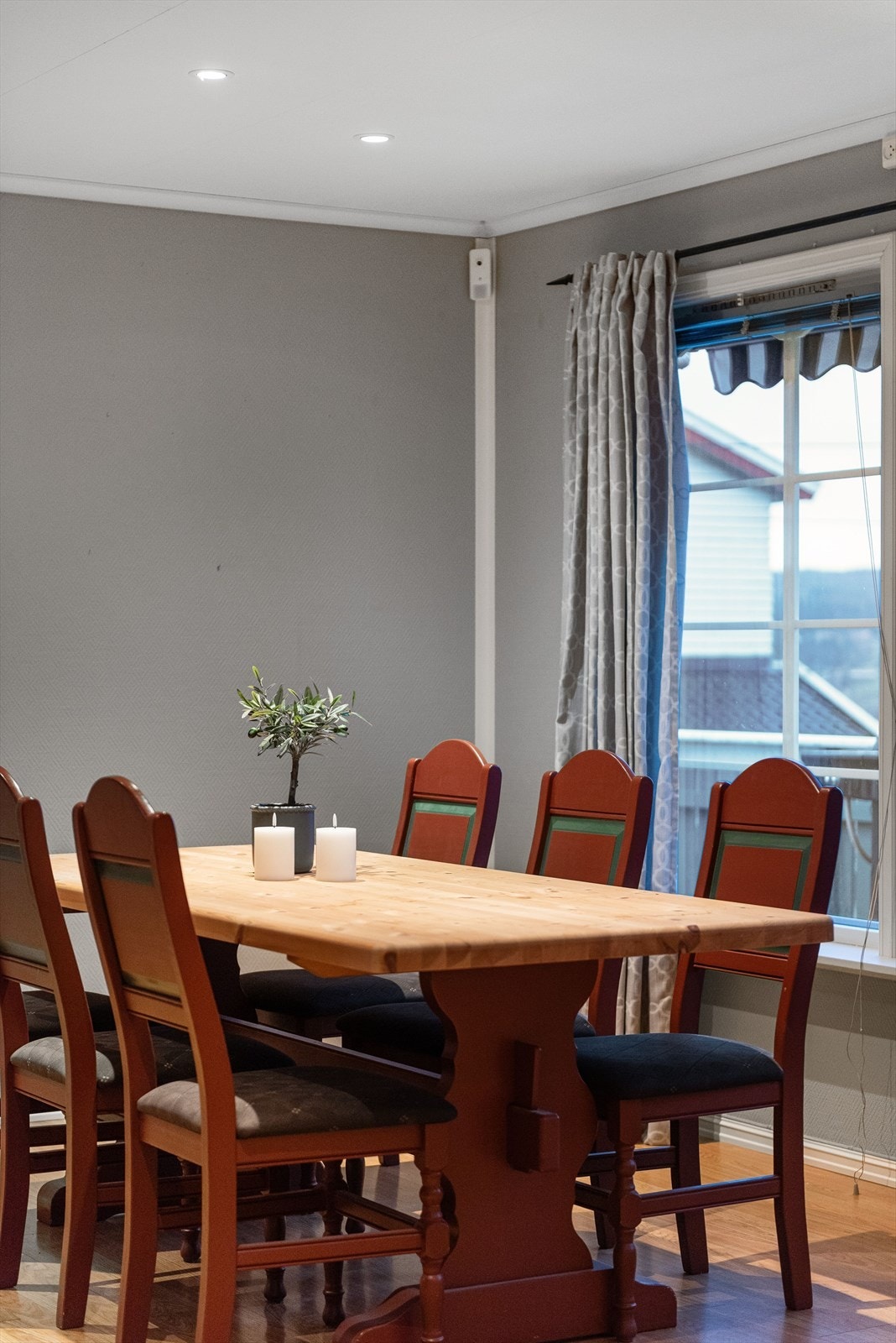 Spisestue - detalj. Galleribilde