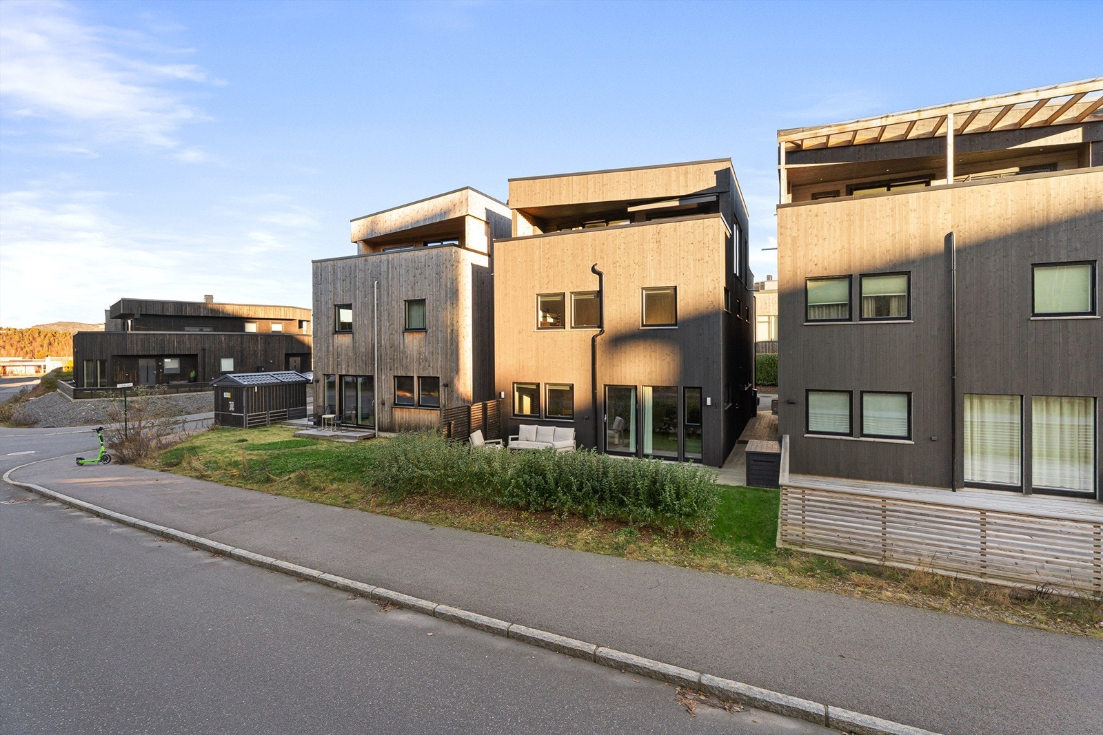 Trollbærveien kan by på korte avstander til både skoler og barnehager, lekeplasser samt fritidsaktiviteter. Galleribilde