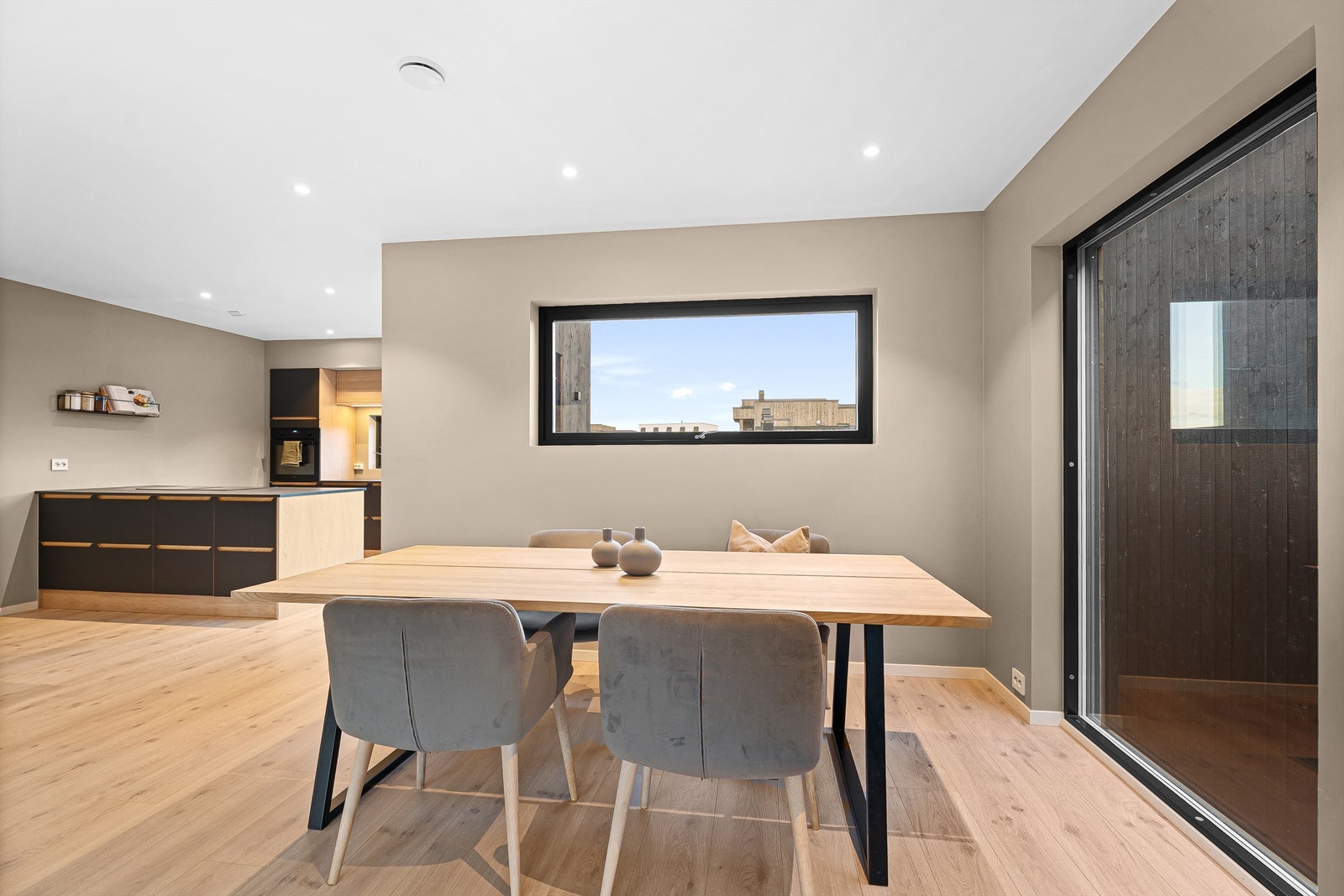 Her er det gode muligheter for å samle familie og venner til hyggelige sammenkomster. Galleribilde