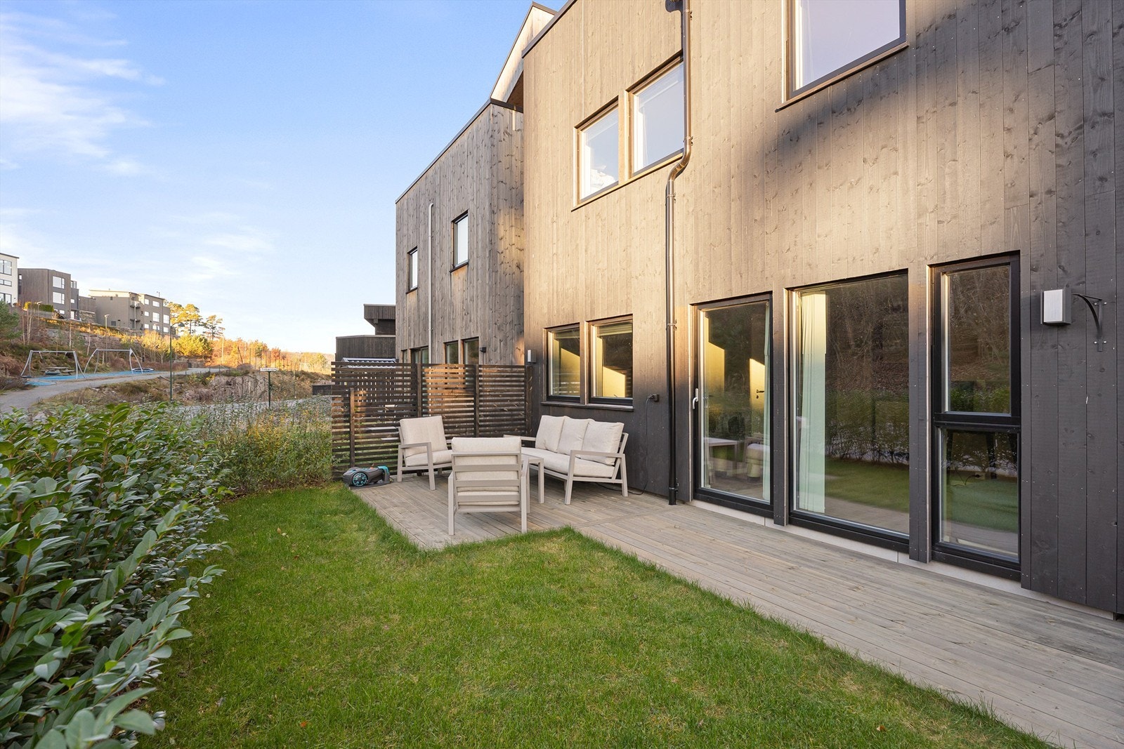 Boligen ligger sentralt til på Justneshalvøya med kort vei til bl.a. lekeplass. Galleribilde