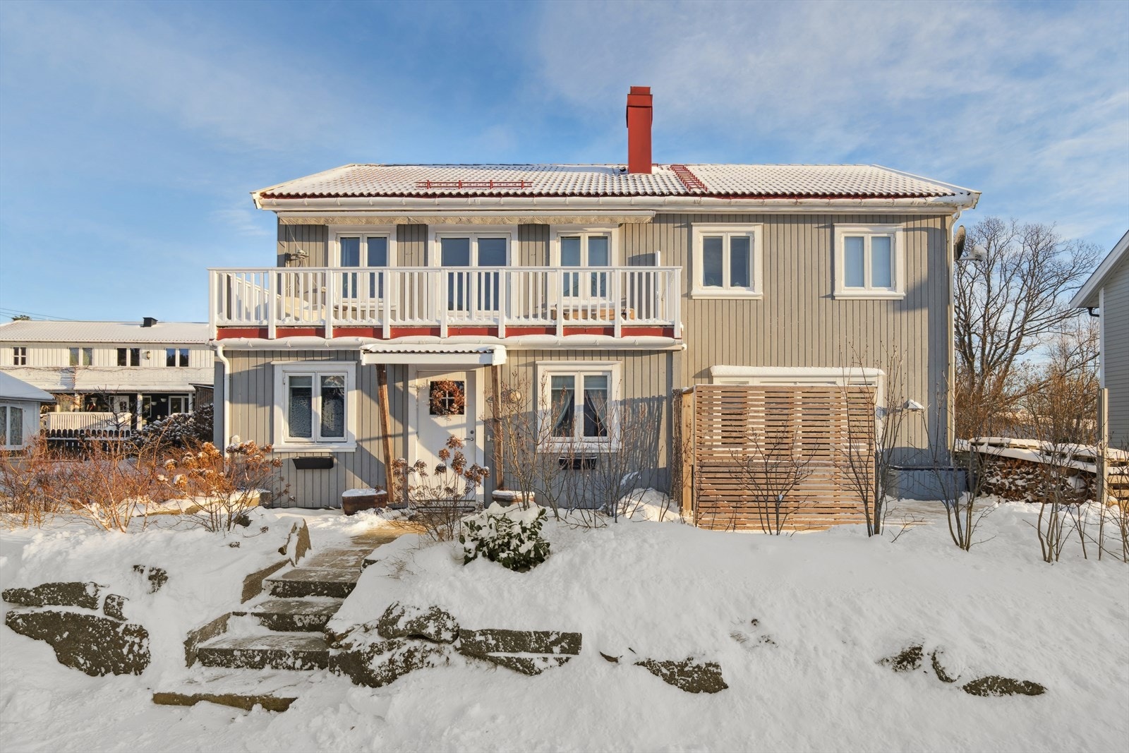 Flott selveierleilighet med tre soverom beliggende i 1.etasje av nyere tomannsbolig på Ormelet Galleribilde