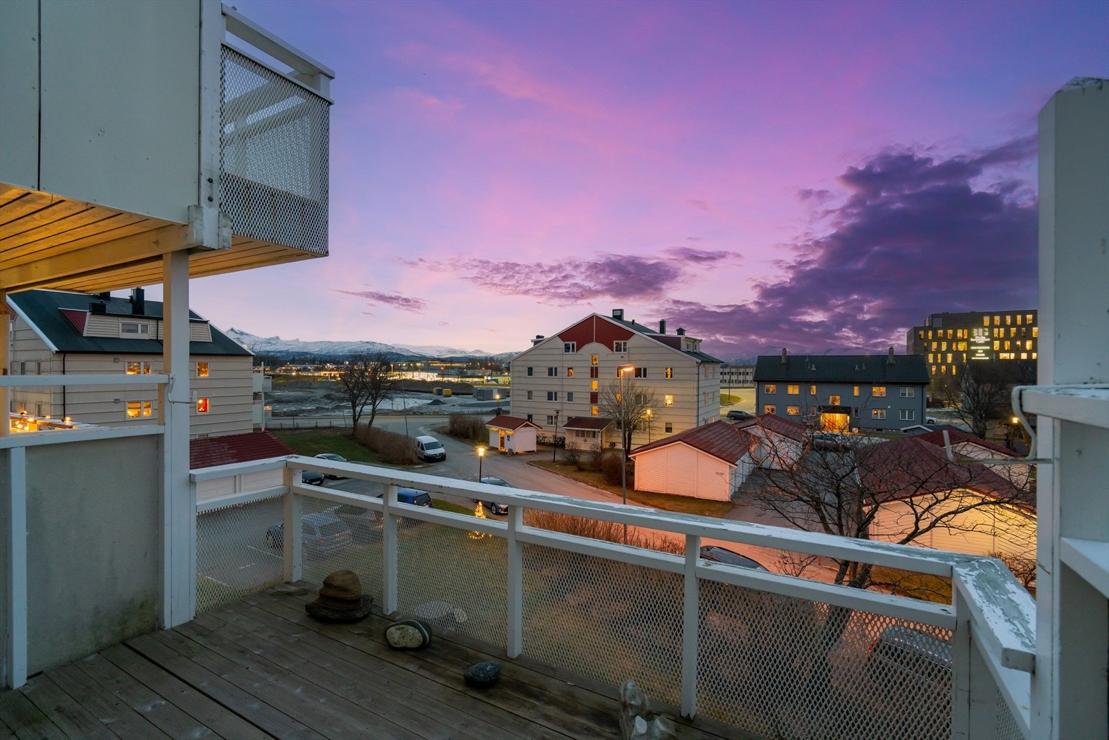 Skjermet balkong - lite innsyn - sjekk det lyset Galleribilde