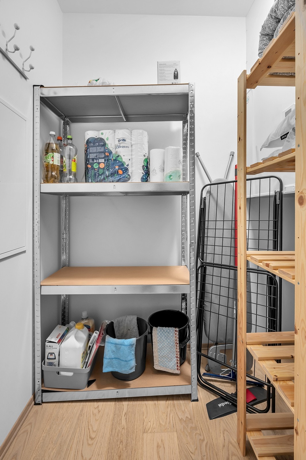 Bod i leiligheten med plass til oppbevaring. I tillegg følger det med en sportsbod i kjelleren på 5 kvm. Galleribilde