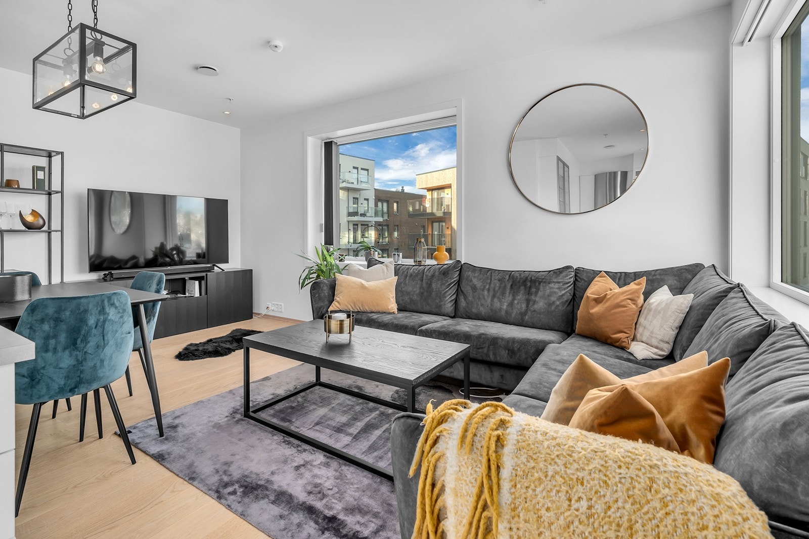 Med sjøen som nærmeste nabo og gangavstand til alle fasiliteter i byen er dette en attraktiv beliggenhet i Kristiansand. Galleribilde