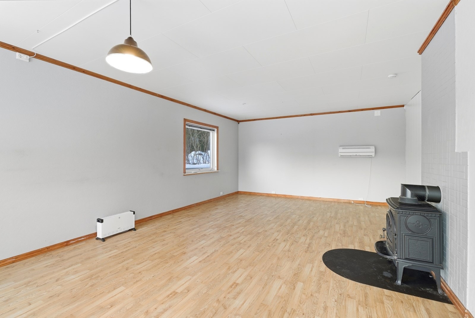 Møbleringsvennlig utforming med god plass til både sofagruppe og spisebord. Galleribilde