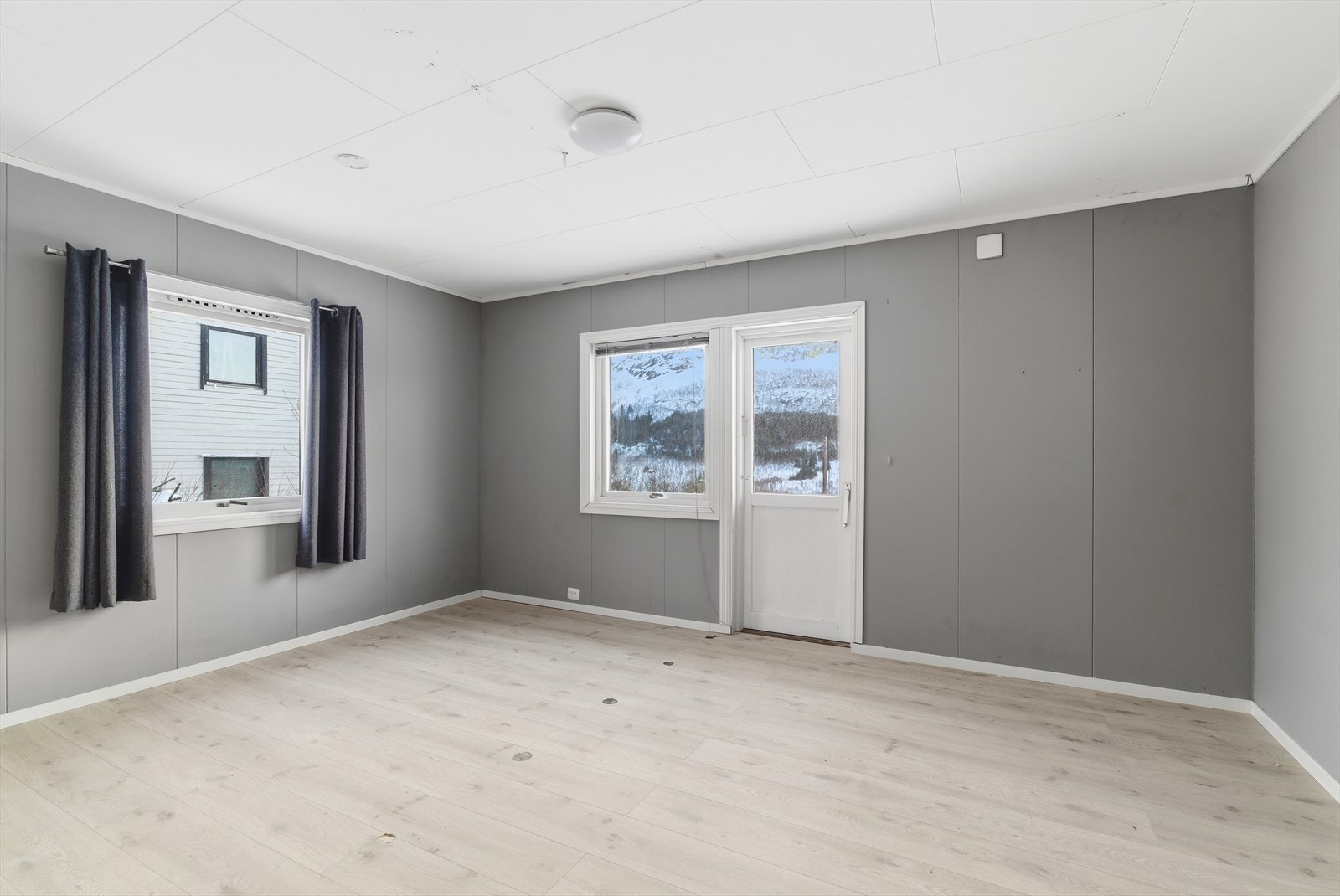 Romslig hovedsoverom. Nyere gulv. Galleribilde