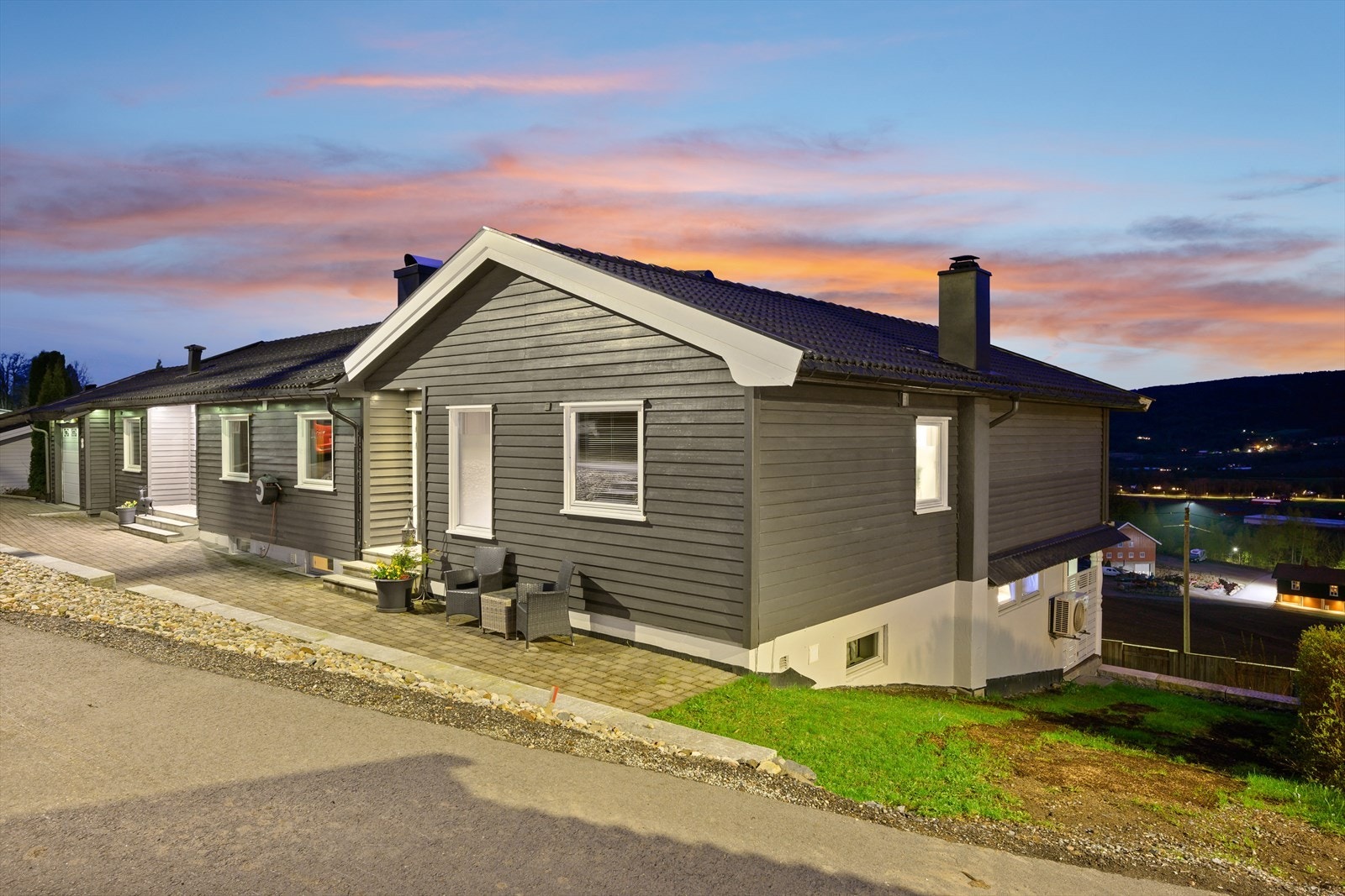 Kveldsfoto. Galleribilde