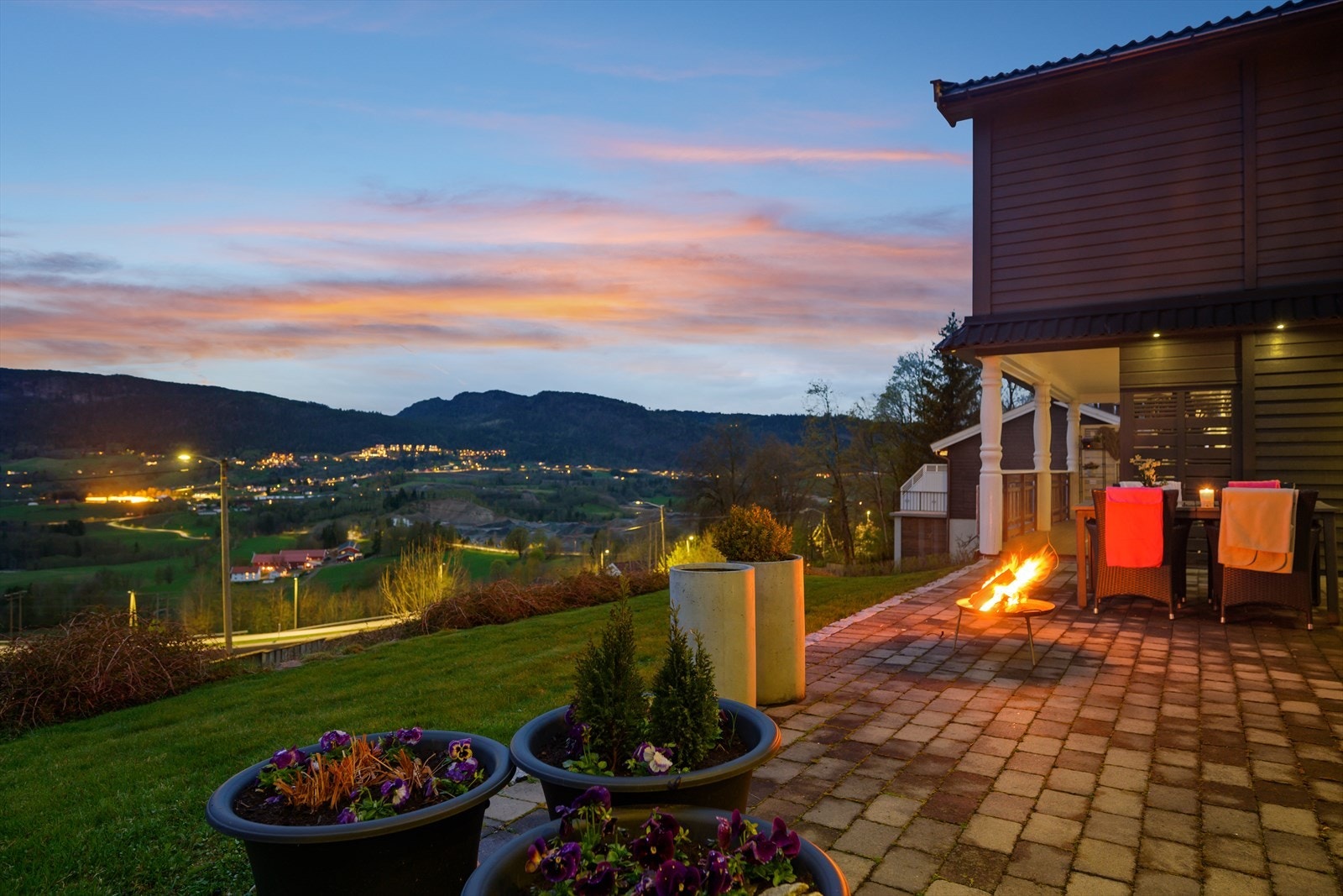 Kveldsfoto. Galleribilde