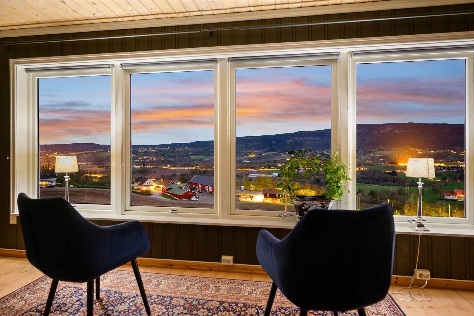 Kveldsfoto. Galleribilde