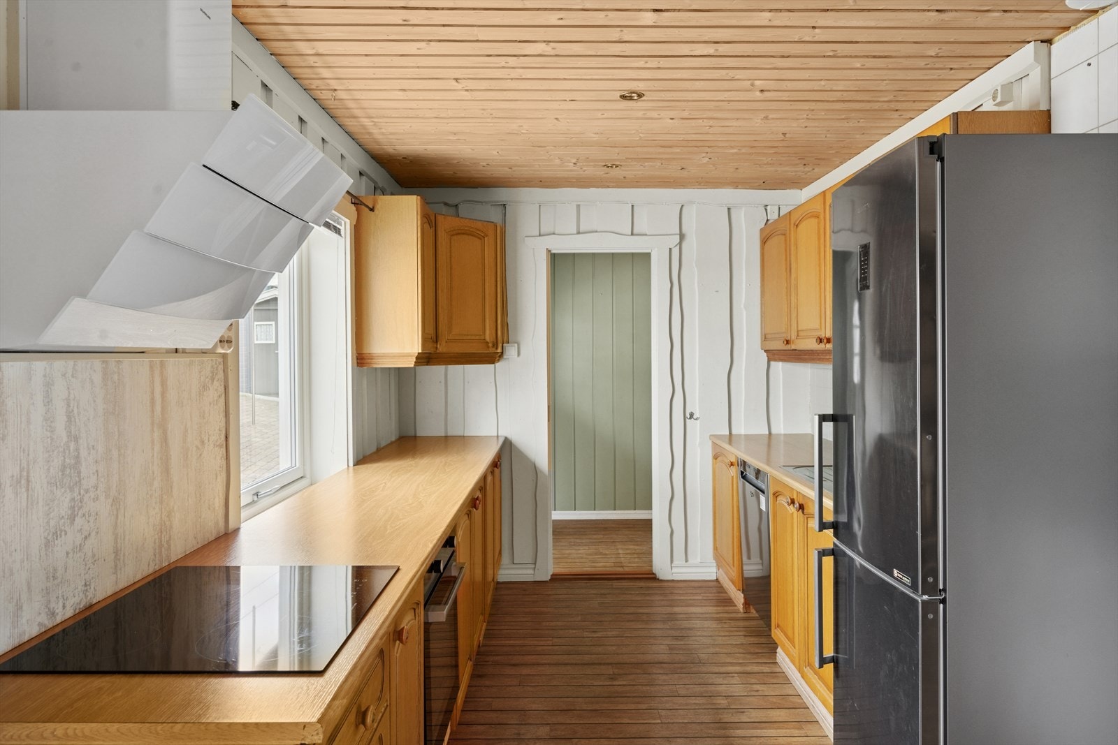 Kjøkkeninnredning med profilerte fronter. Galleribilde