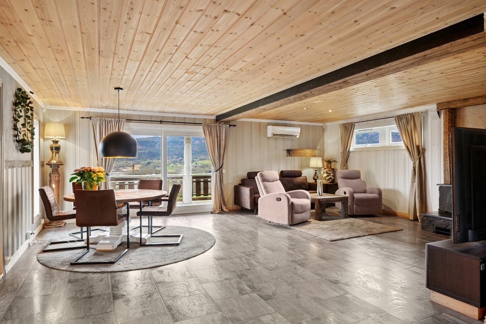 Plass til å dele små og store opplevelser med venner eller ta frem en god bok og lytte til musikk, alene. Galleribilde