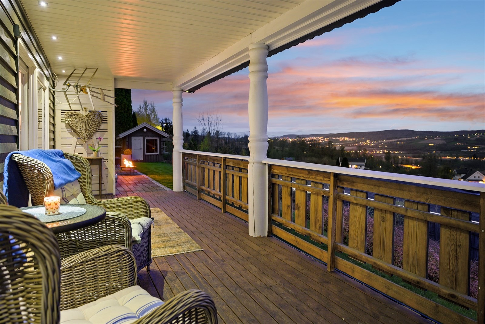 Kveldsfoto. Galleribilde