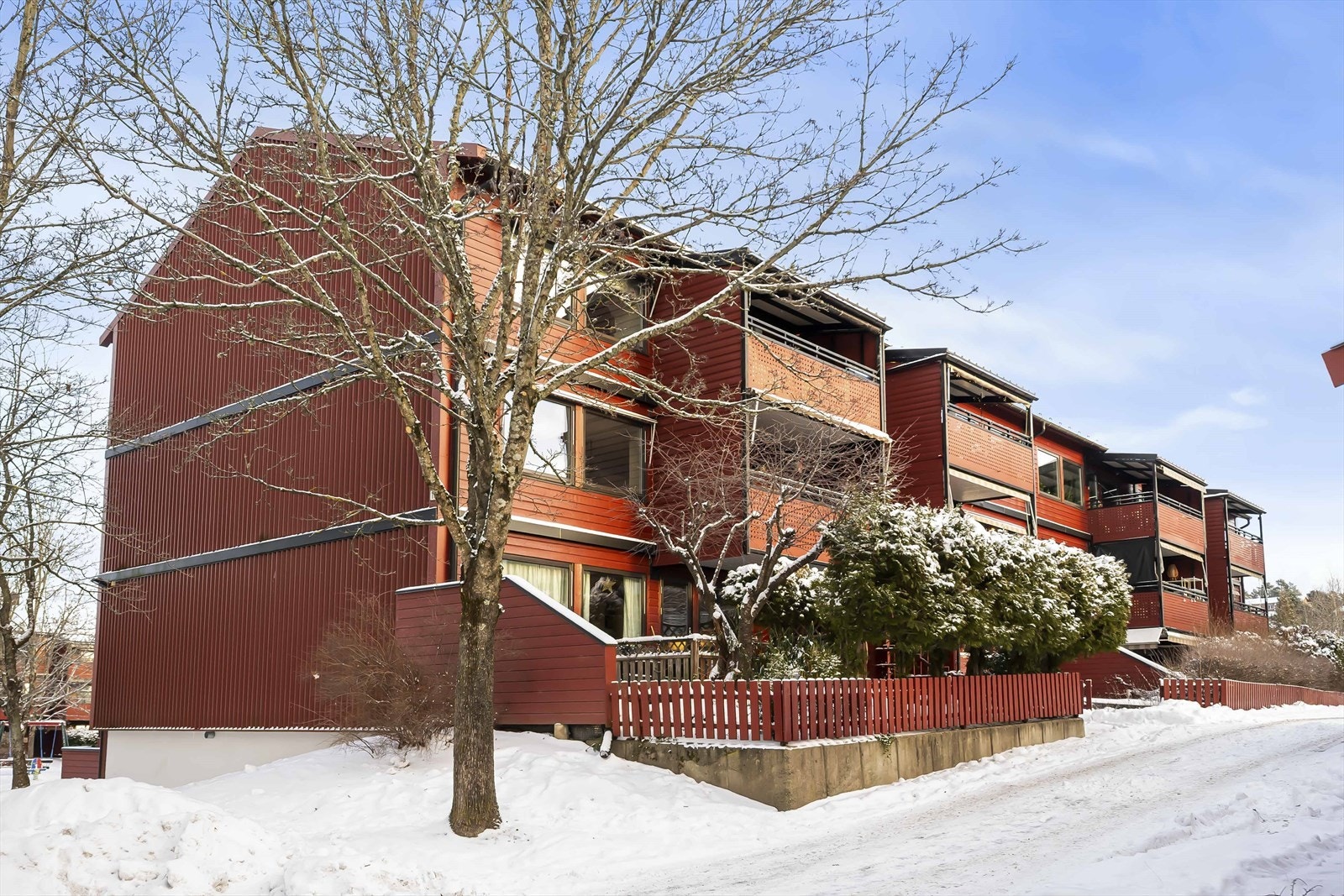 Leiligheten ligger i et etablert og rolig boligområde. Galleribilde