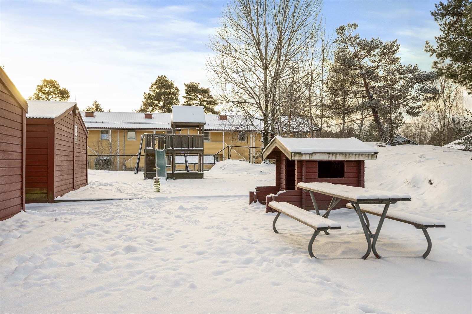 Det er også opparbeidet en lekeplass på fellesarealet. Galleribilde