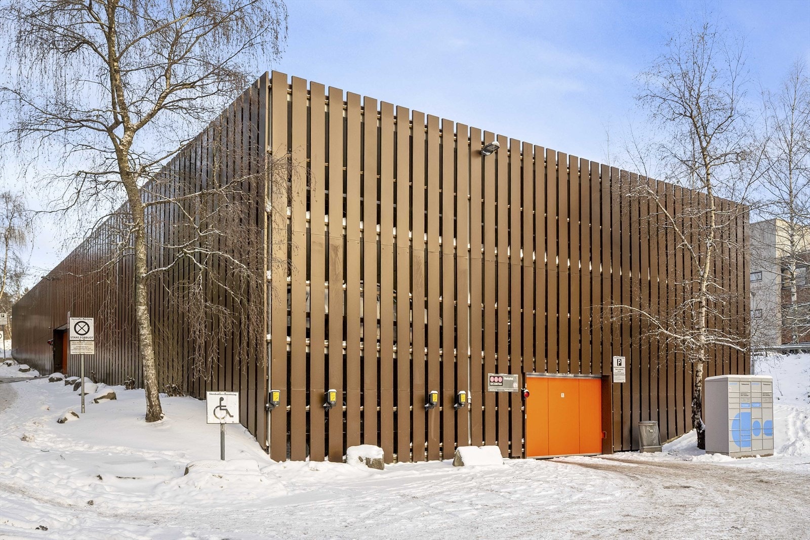 Det er mulighet for leie av parkeringsplass i felles garasjeanlegg. Galleribilde