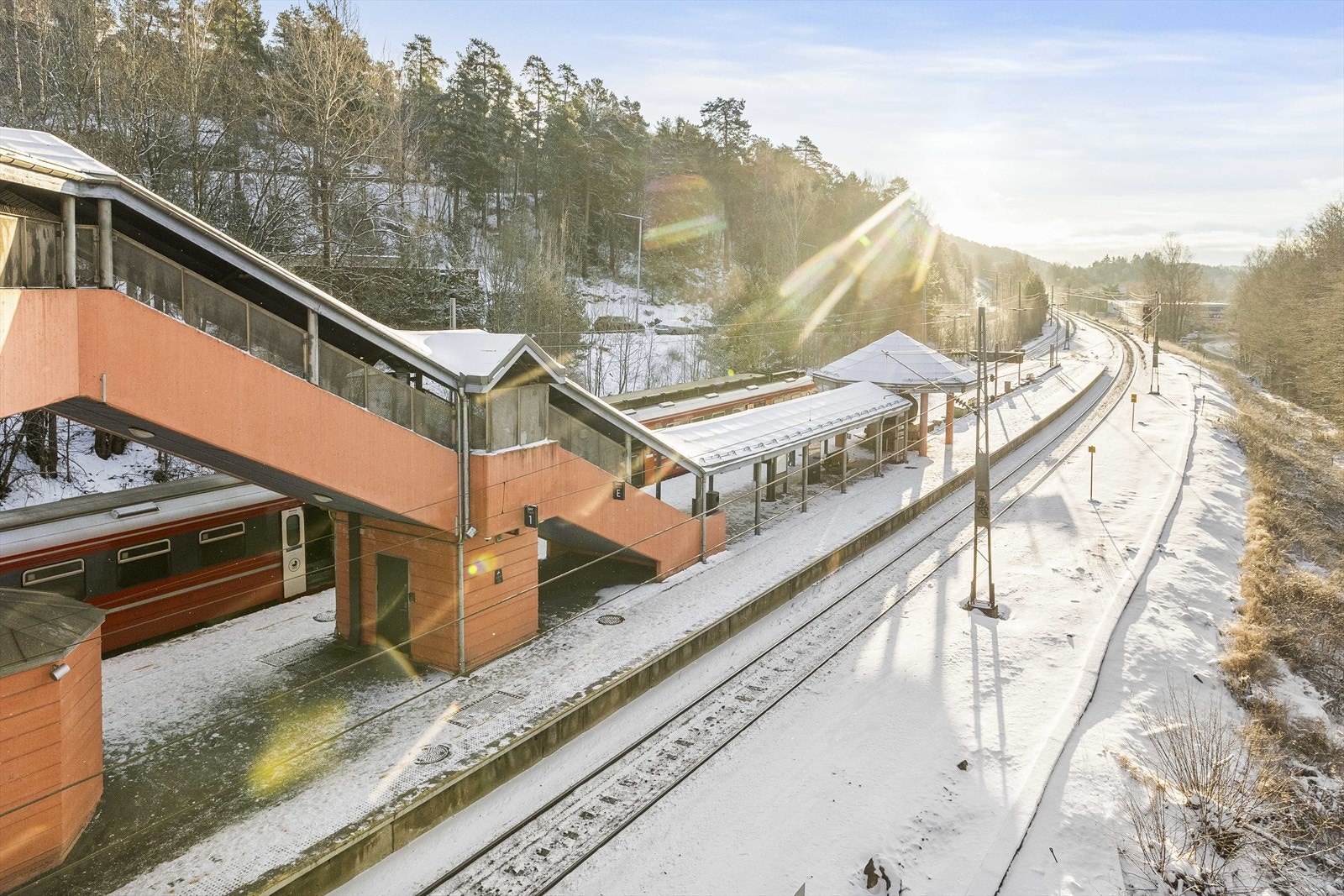 Beliggenheten gir enkel tilgang til et effektivt pendlertilbud. Galleribilde