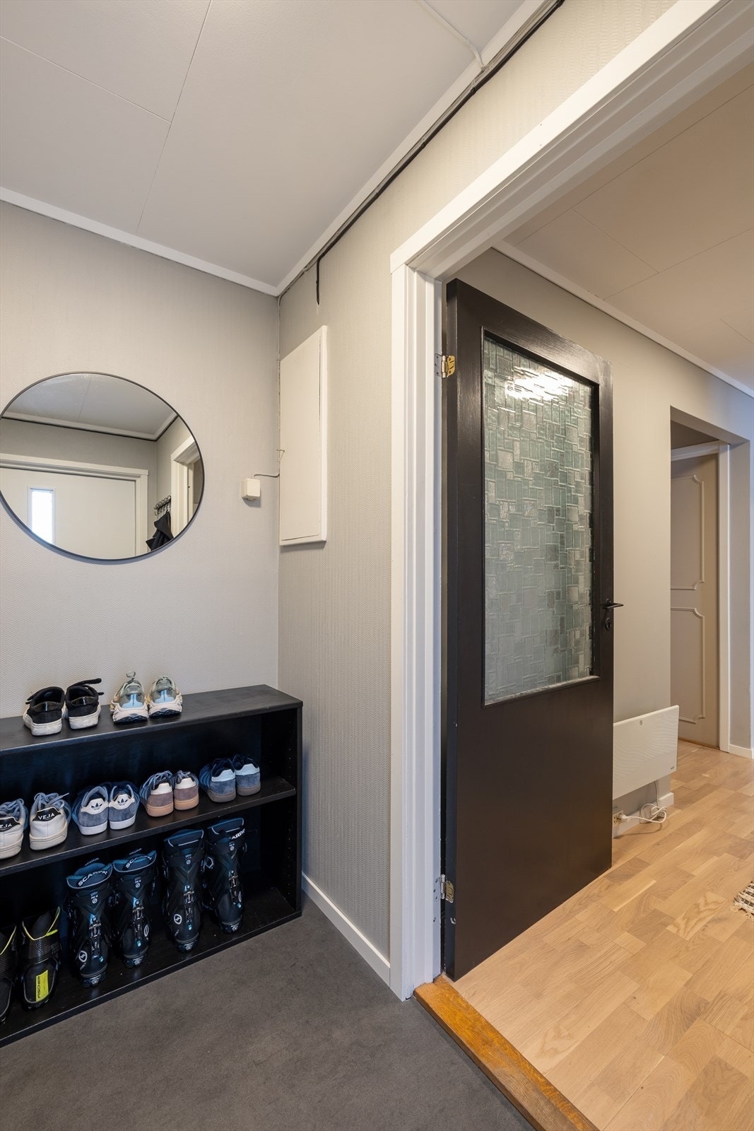 Entré med plass til sko og yttertøy. Galleribilde