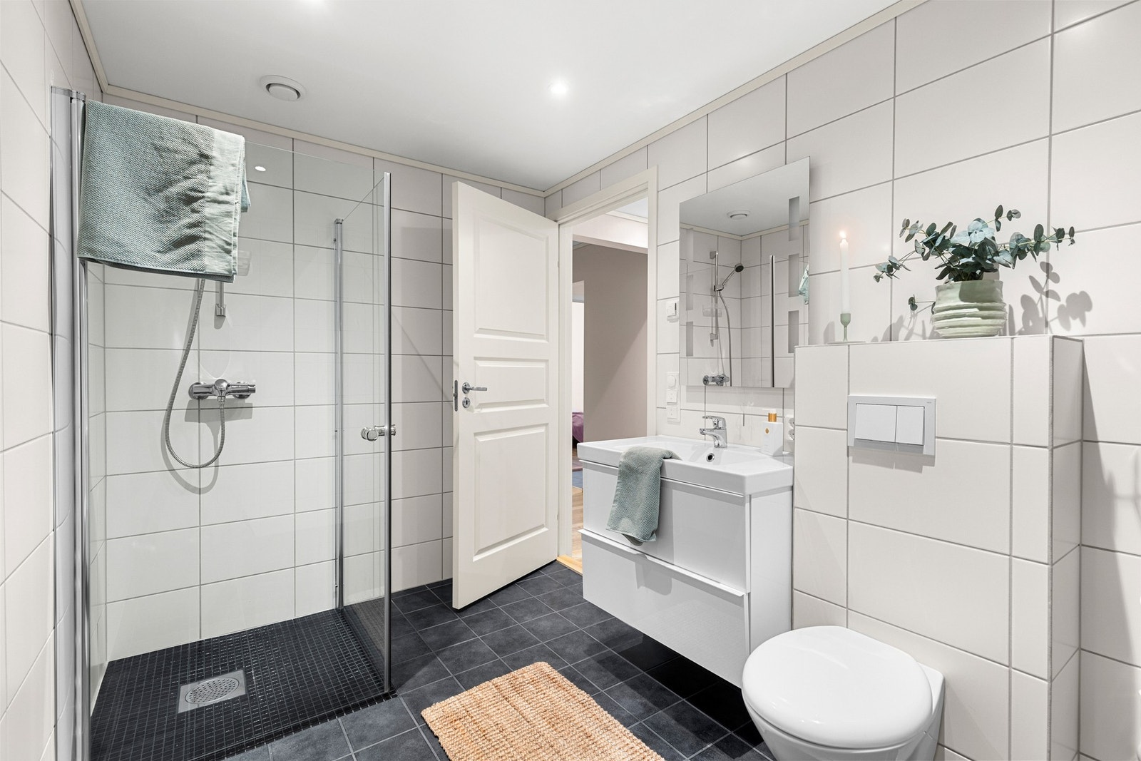 Romslig bad på 6,8 kvm. Galleribilde