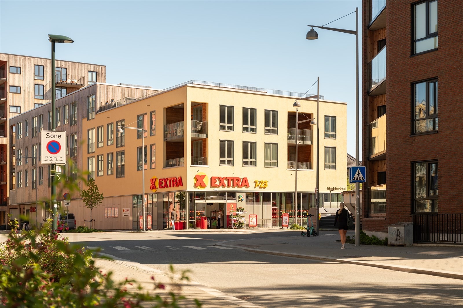 Nærmeste dagligvarehandel er Coop Extra, Kiwi og Coop Obs. Galleribilde