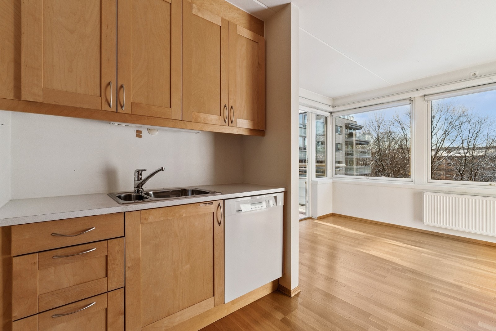 Kjøkken og spiseplass. Galleribilde