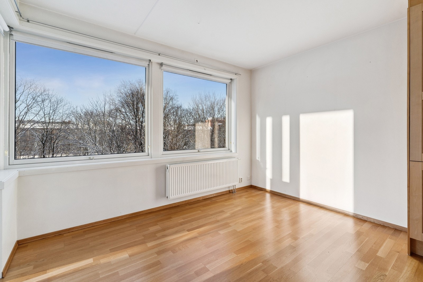 Fin plass til stort spisebord i tilknytning til kjøkkenet. Galleribilde