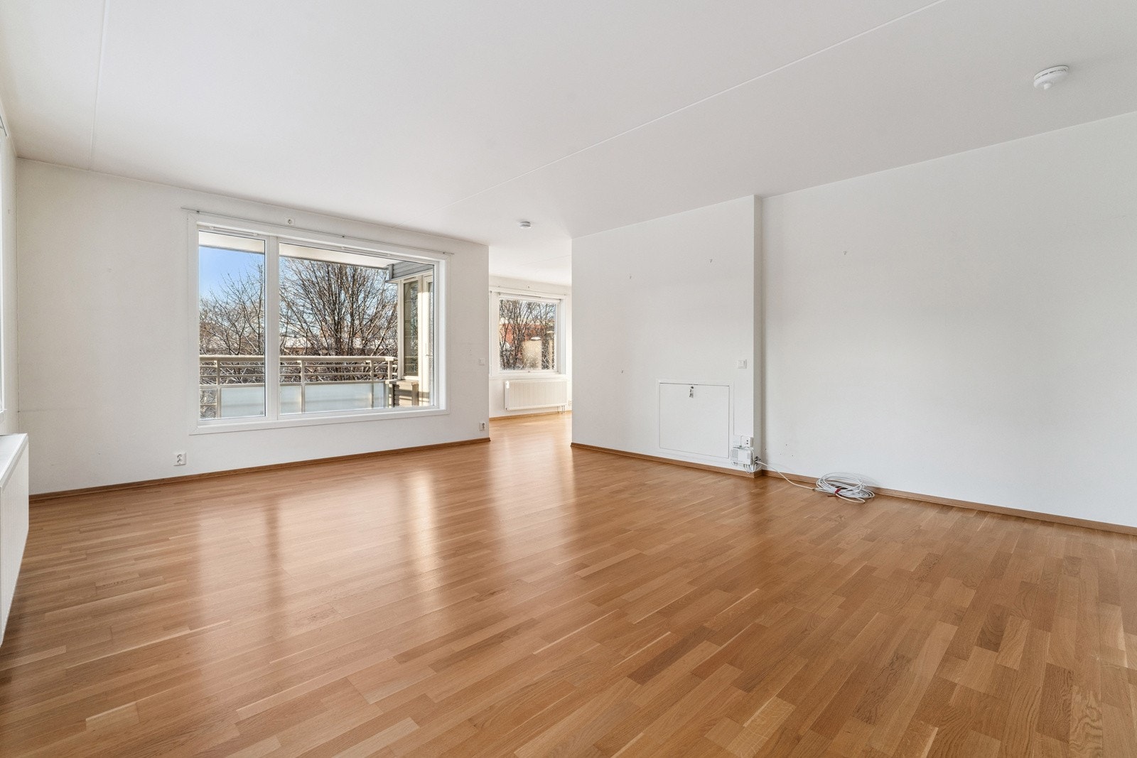 Lys og stor stue. Galleribilde