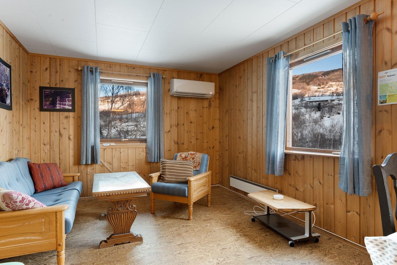 Det er installert vedovn og varmepumpe. Galleribilde