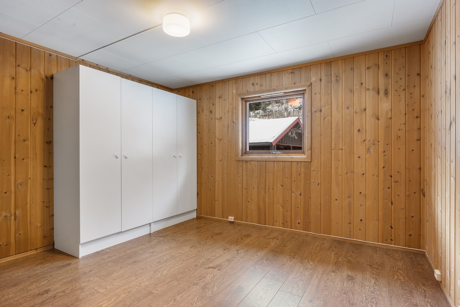 Hovedsoverom - to av boligens fem soverom ligger i denne etasjen. Galleribilde