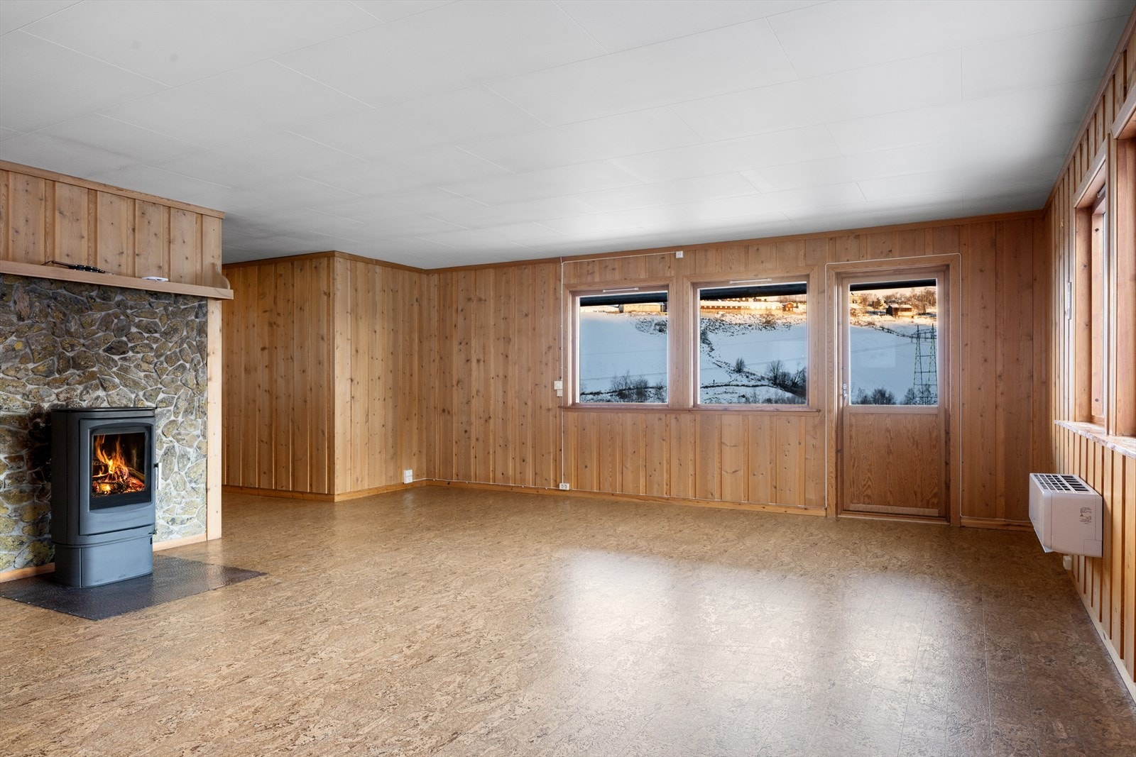 Peisovn og varmepumpe sørger for jevn og god temperatur. Galleribilde