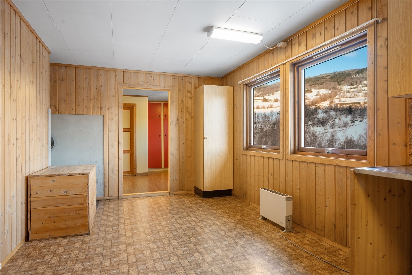 I tillegg har kjøkkenet plass til spisebord. Galleribilde