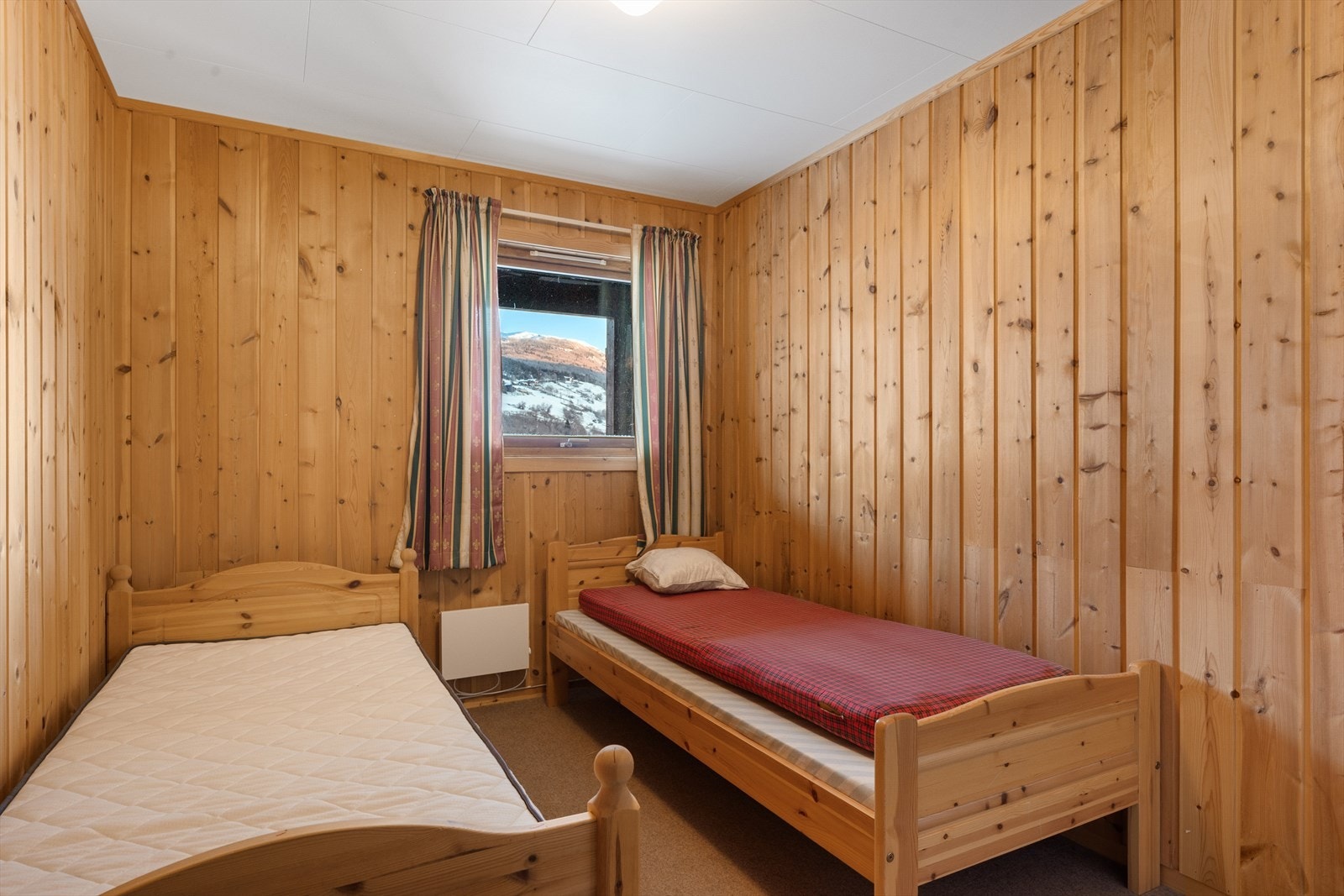 Soverom 4 - øvrige soverom har adkomst fra gangen utenfor utleiedel. Galleribilde