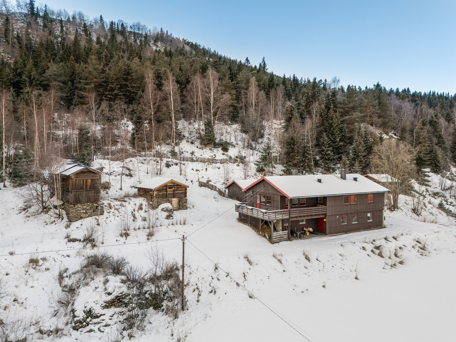 Eiendomsmegler 1 v/Anders Øium ønsker velkommen til Hølvegen 25! Galleribilde