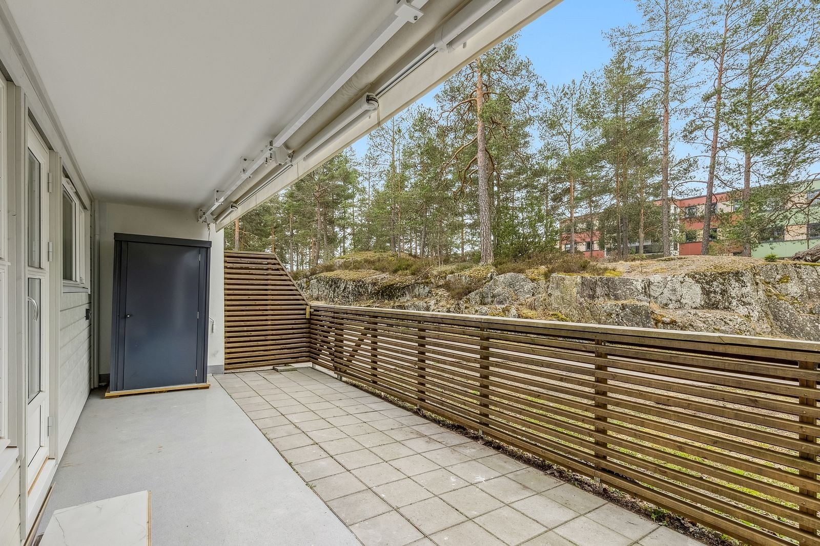 Fra stuen er det adkomst til en flott markterrasse på 20 kvm Galleribilde