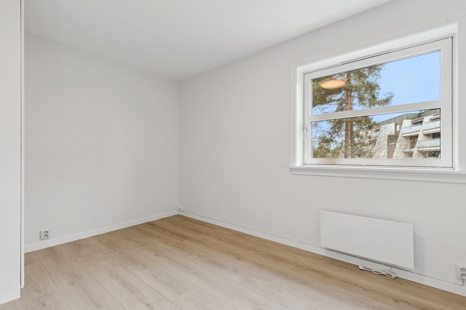 Soverom nr 1 som kan benyttes som kontor dersom ønskelig Galleribilde