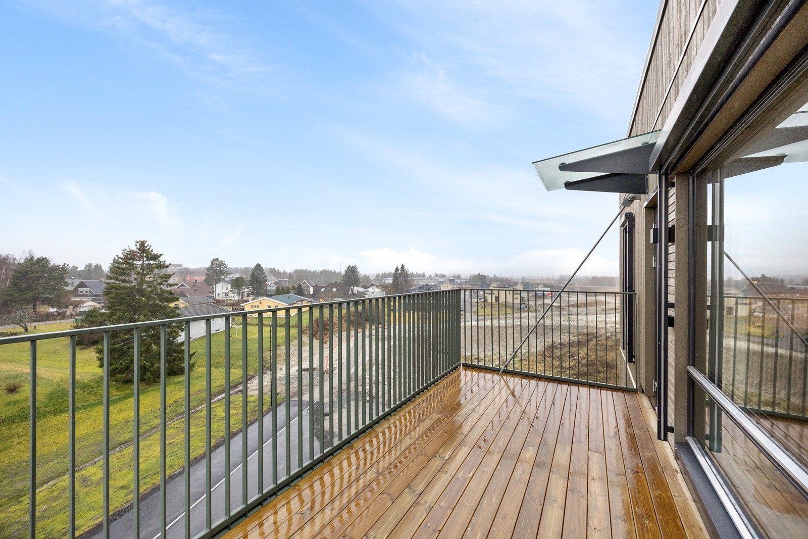 Her er det trivelig utsyn og god plass til balkongmøblement. Galleribilde