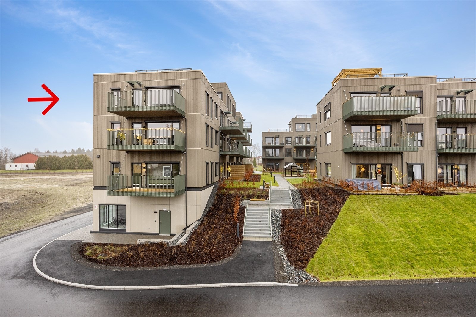 Leiligheten har en fin beliggenhet i byggets øversete etasje. Galleribilde