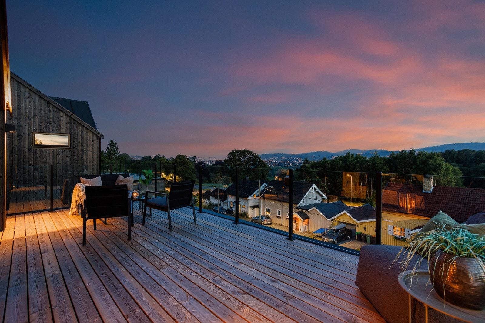 Fantastisk terrasse på hele 26,5 kvm med helt nydelig utsikt. Galleribilde