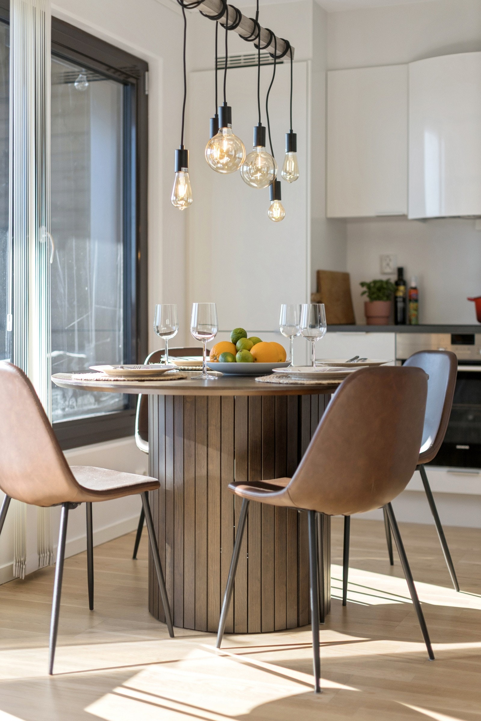 Hyggelig spiseplass innbyr til sosialt samvær med familie og venner. Galleribilde