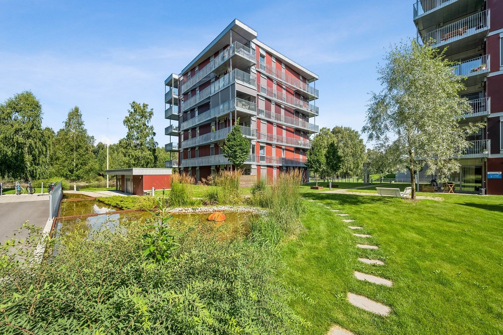 Benterudstranda med flotte fellesarealer. Beliggenhet ved elven. Galleribilde