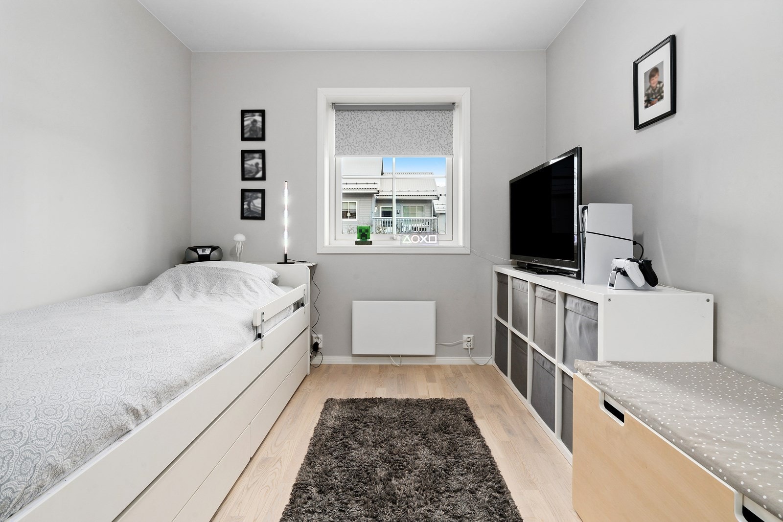 Soverom 2 passer perfekt som barnerom, gjesterom eller kontor. Galleribilde