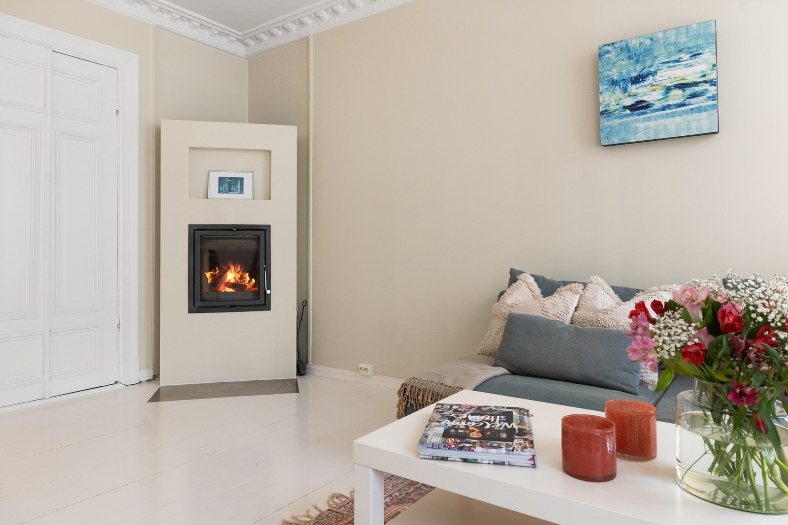 Flott peis gir behagelig, vedvarende varme og skaper hyggelig stemning på kalde høst- og vinterkvelder. Pipeløpet ble rehabilitert i 2014. Galleribilde