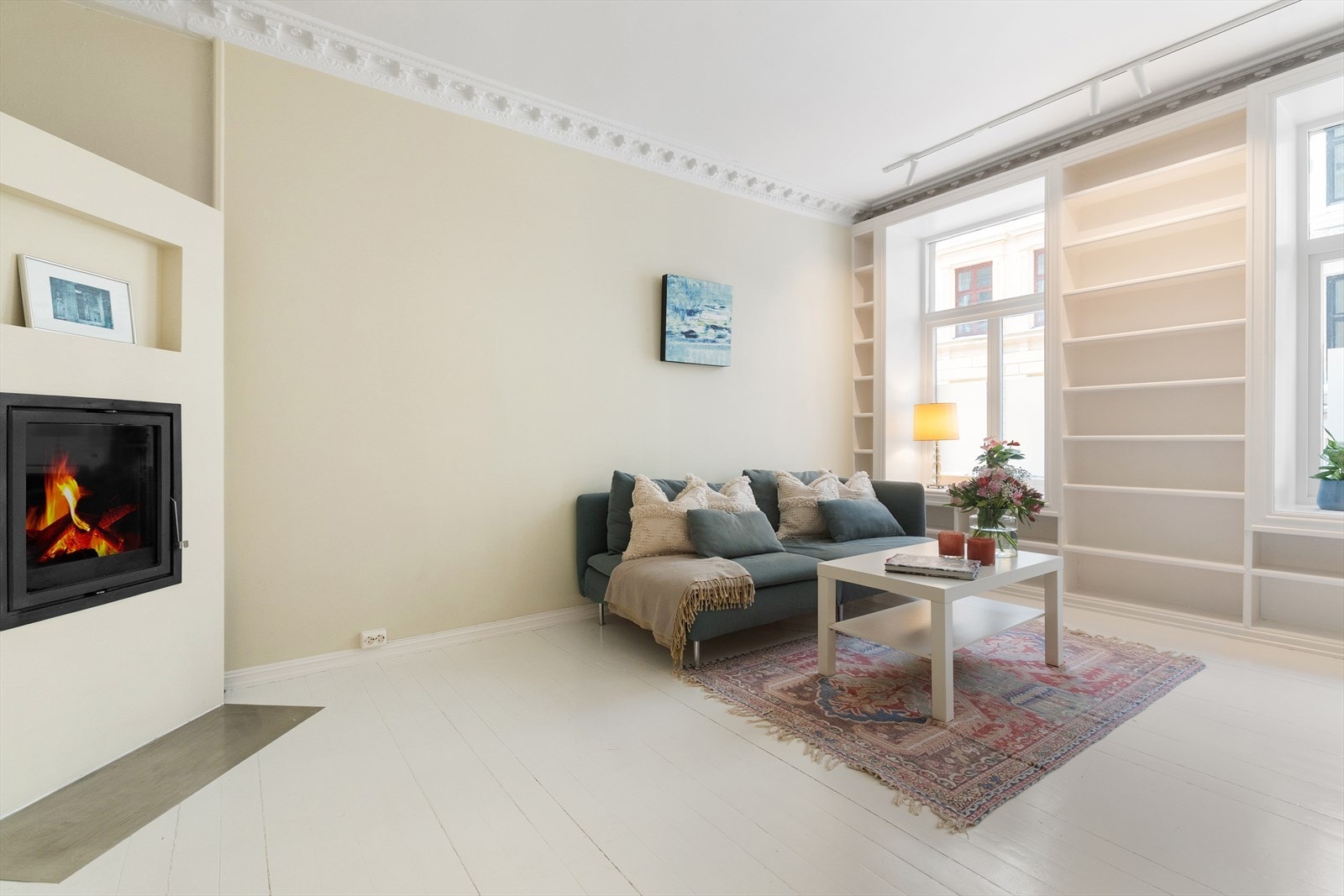 Leiligheten ligger i en høy 1. etasje og inneholder entré, stue, bad, kjøkken og soverom. Galleribilde