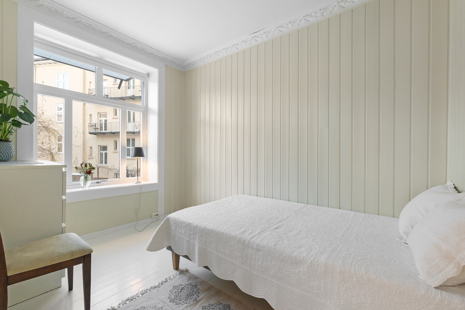 Leiligheten har et lyst, innbydende soverom av god størrelse. Galleribilde