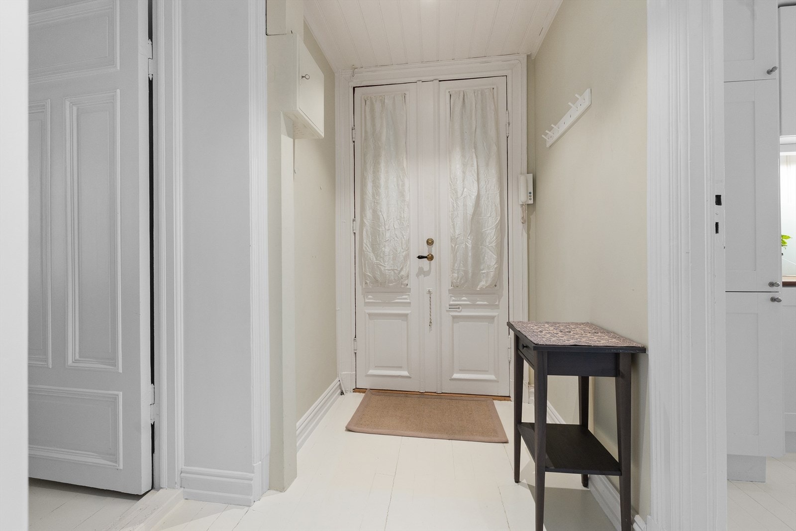 I leiligheten møtes du av en lys gang som gir et godt førsteinntrykk. Galleribilde