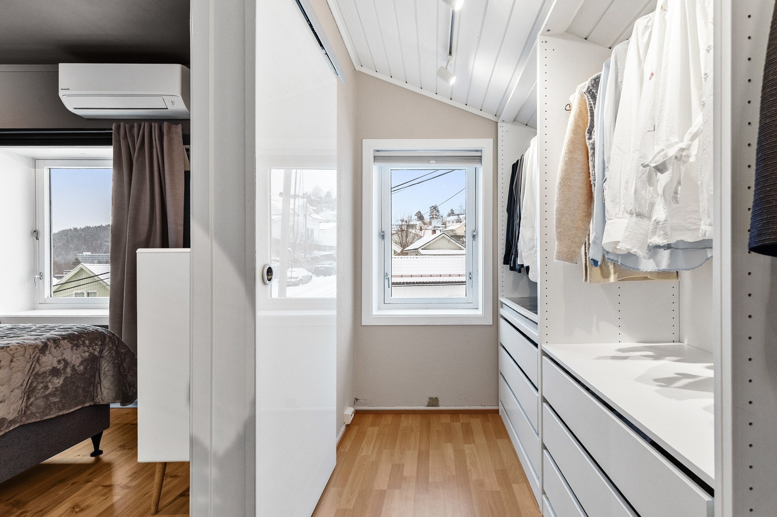 Omkledningsrom. Galleribilde