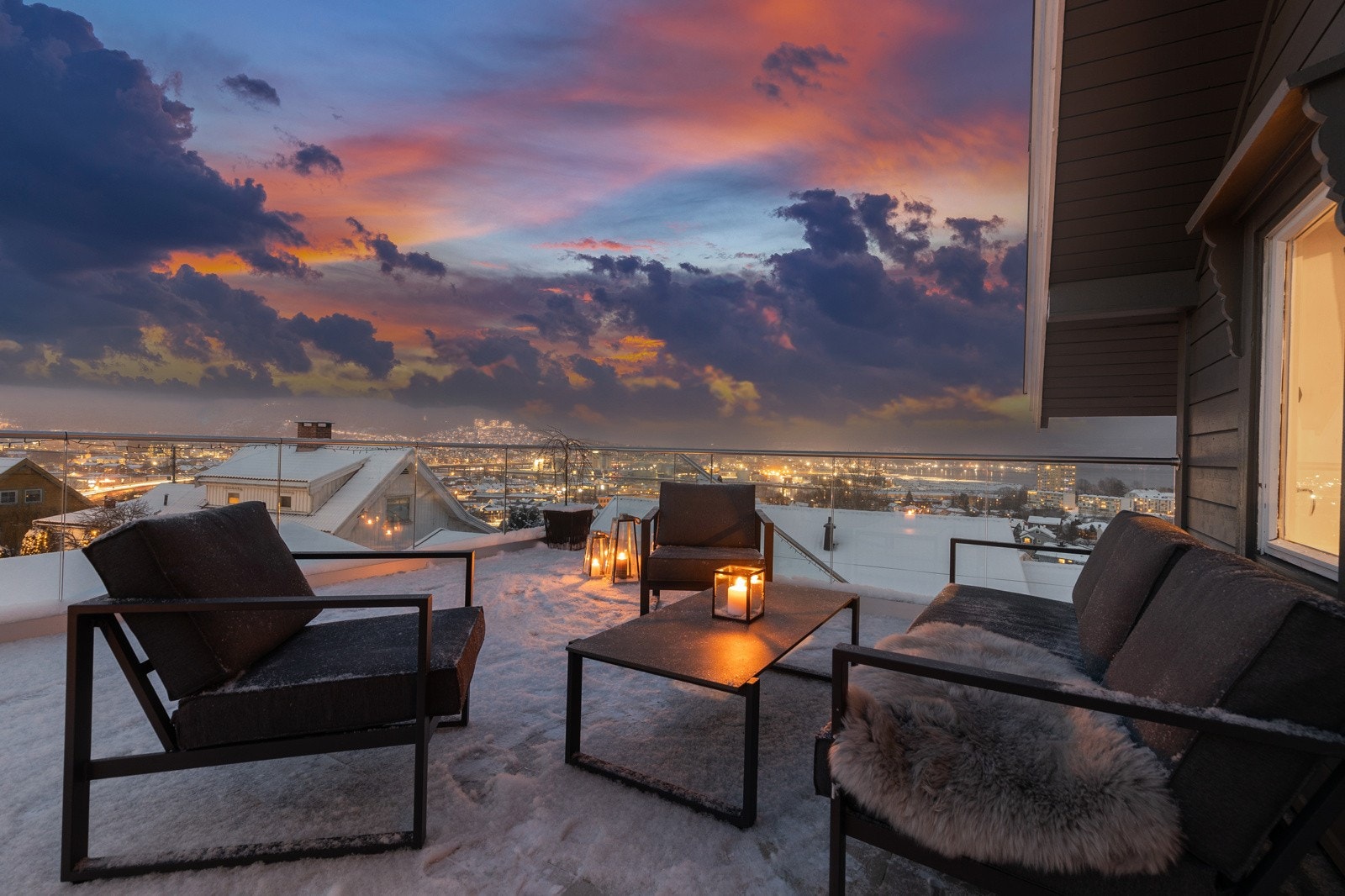 Terrassen i 2.etg er på ca. 31 kvm. Galleribilde