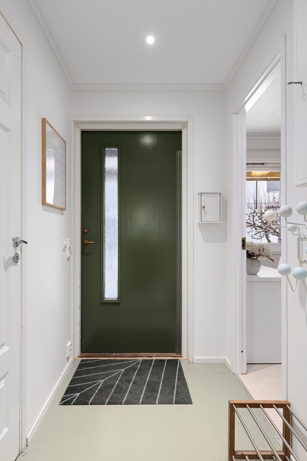 Entré med direkte adkomst til både det ene soverommet og toalettrommet Galleribilde