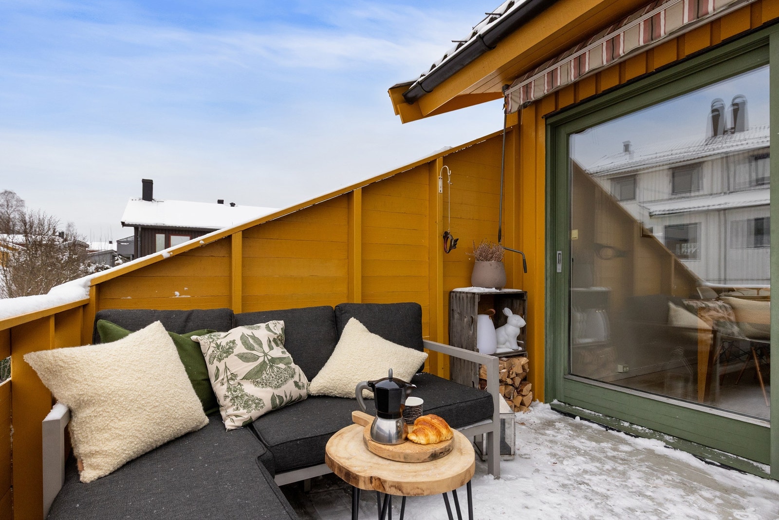 Her har du god plass til både sittegrupper og gassgrill Galleribilde