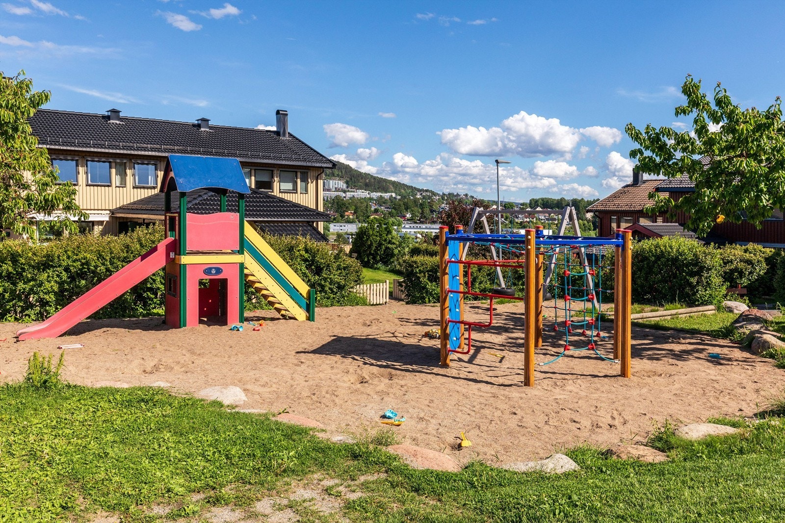 Fine lekeplasser i Svensenga. Galleribilde