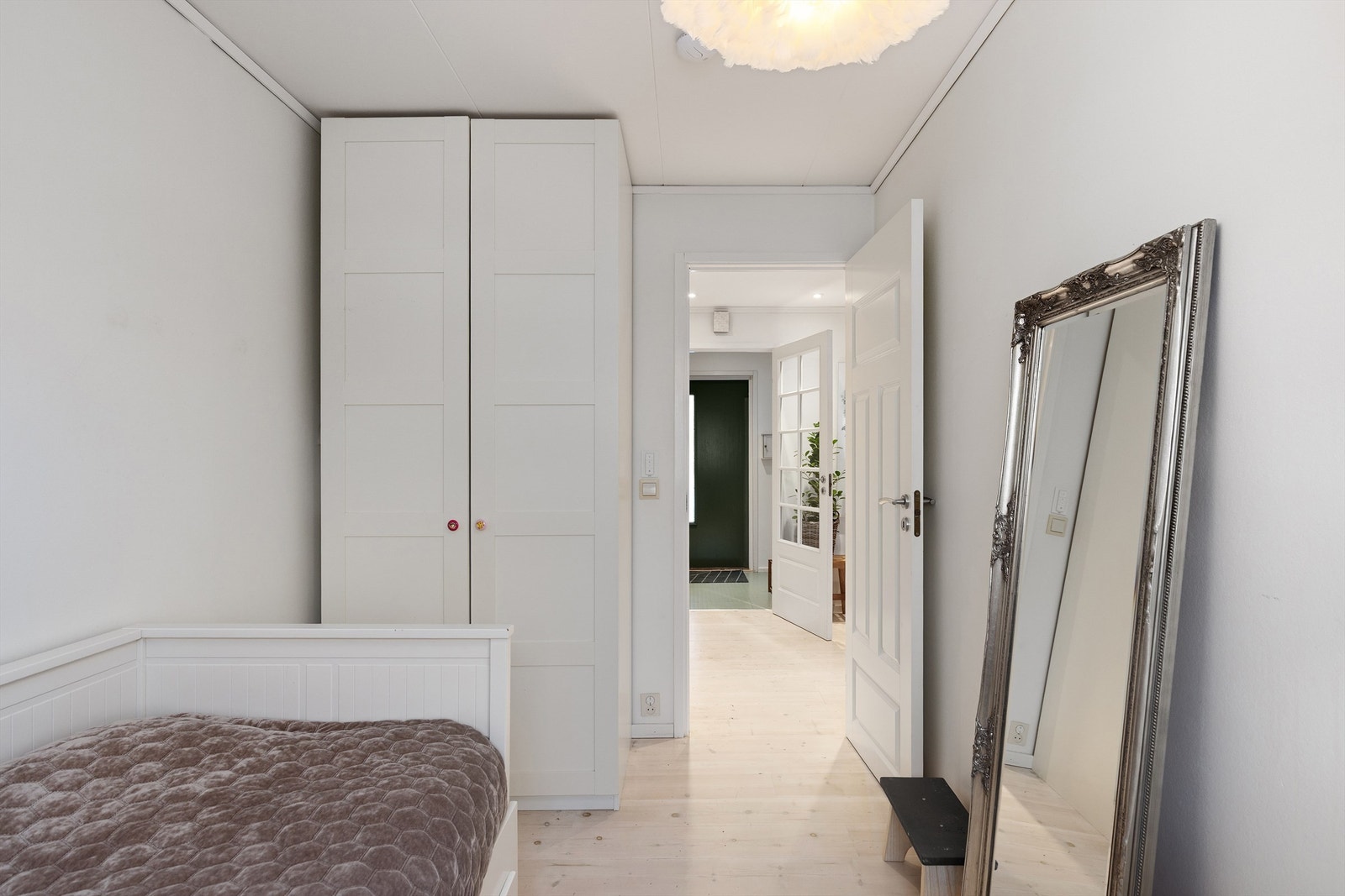 Alle soverommene har medfølgende garderobeskap Galleribilde